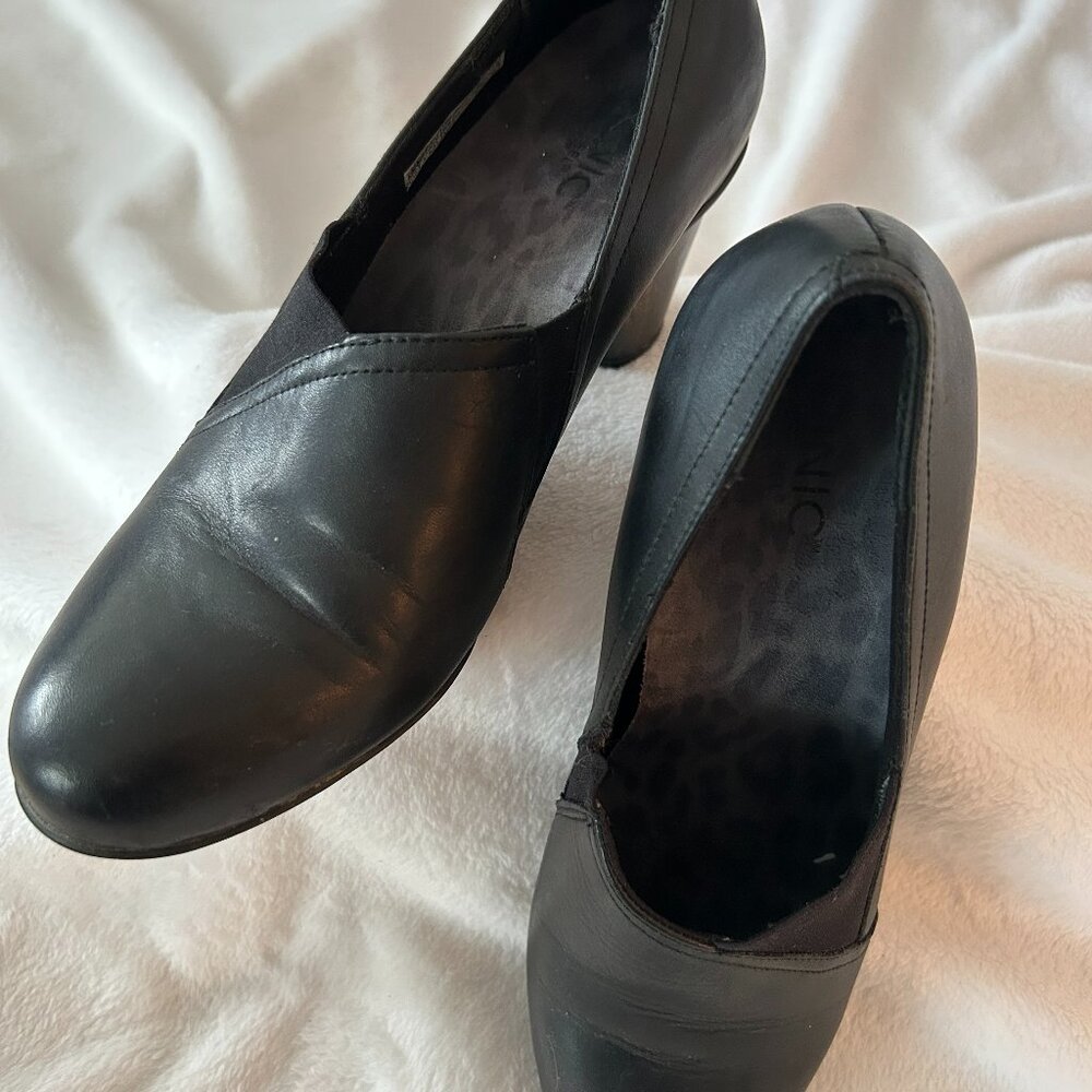 Vionic Leather Dress shoes - 2” Heel